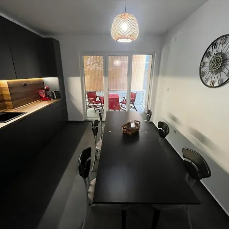 Spacious Luxury Urban Relaxation Apartment