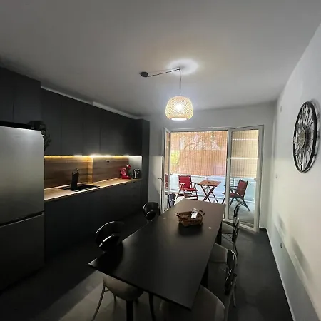 Spacious Luxury Urban Relaxation